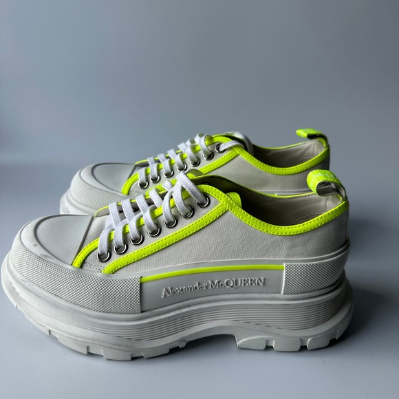 Alexander McQueen Tread Slick Sneaker - Picture 3 of 7